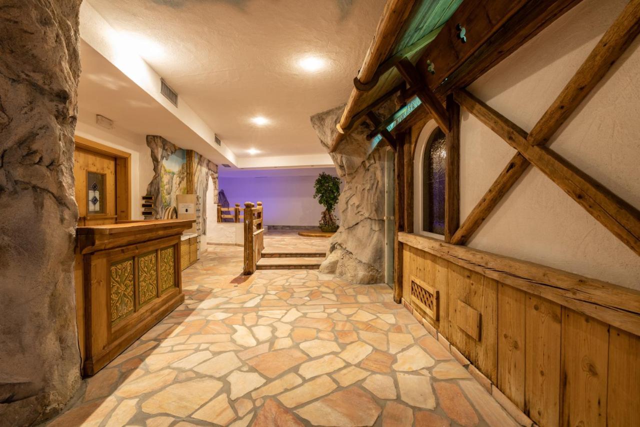 Hotel Soreghes Gran Chalet Кампителло-ди-Фасса Экстерьер фото