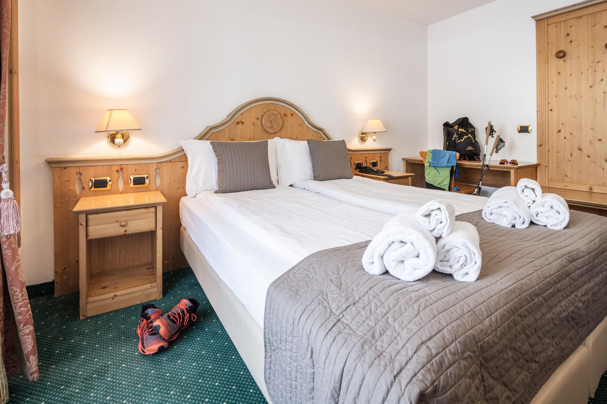 Hotel Soreghes Gran Chalet Кампителло-ди-Фасса Экстерьер фото