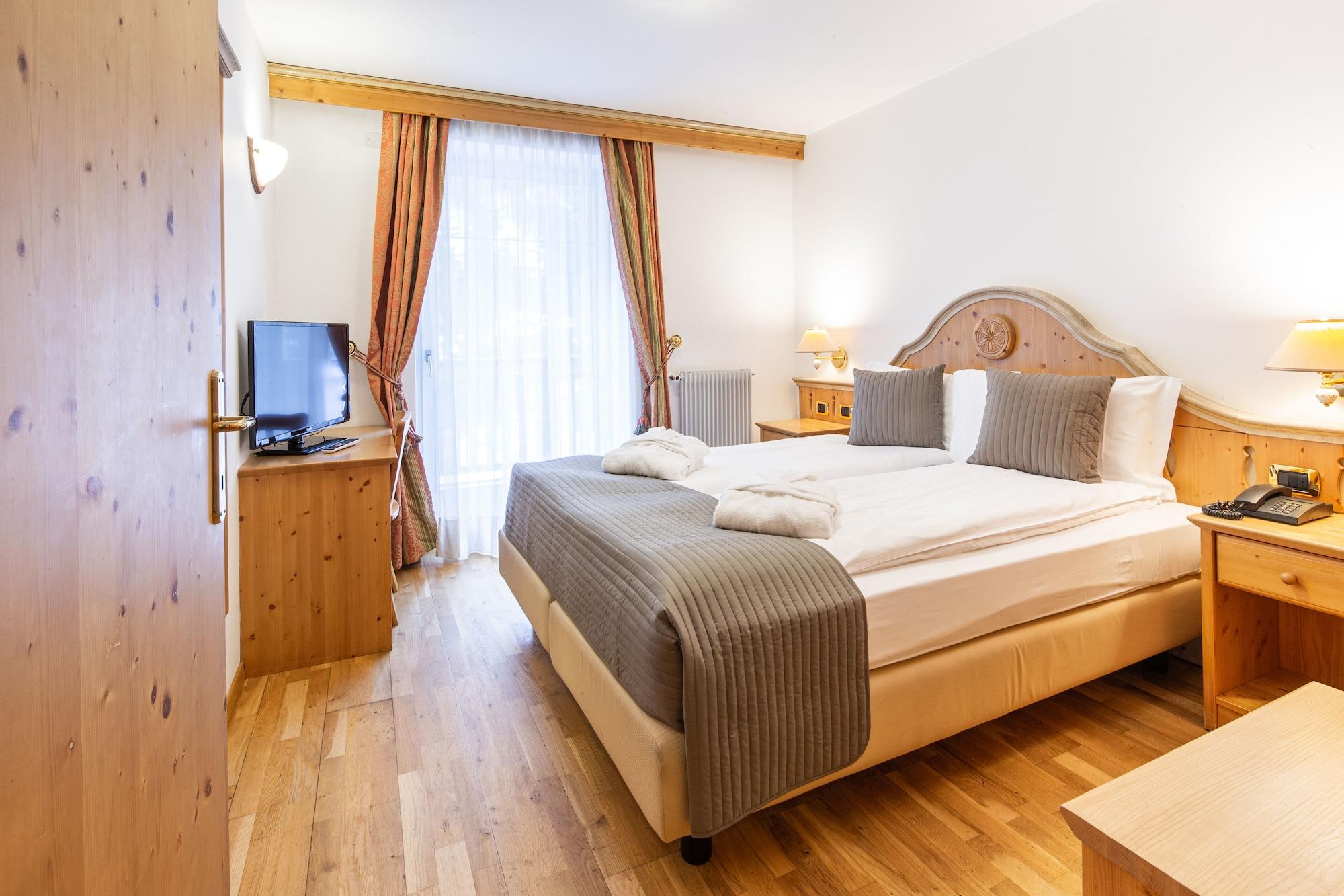 Hotel Soreghes Gran Chalet Кампителло-ди-Фасса Экстерьер фото
