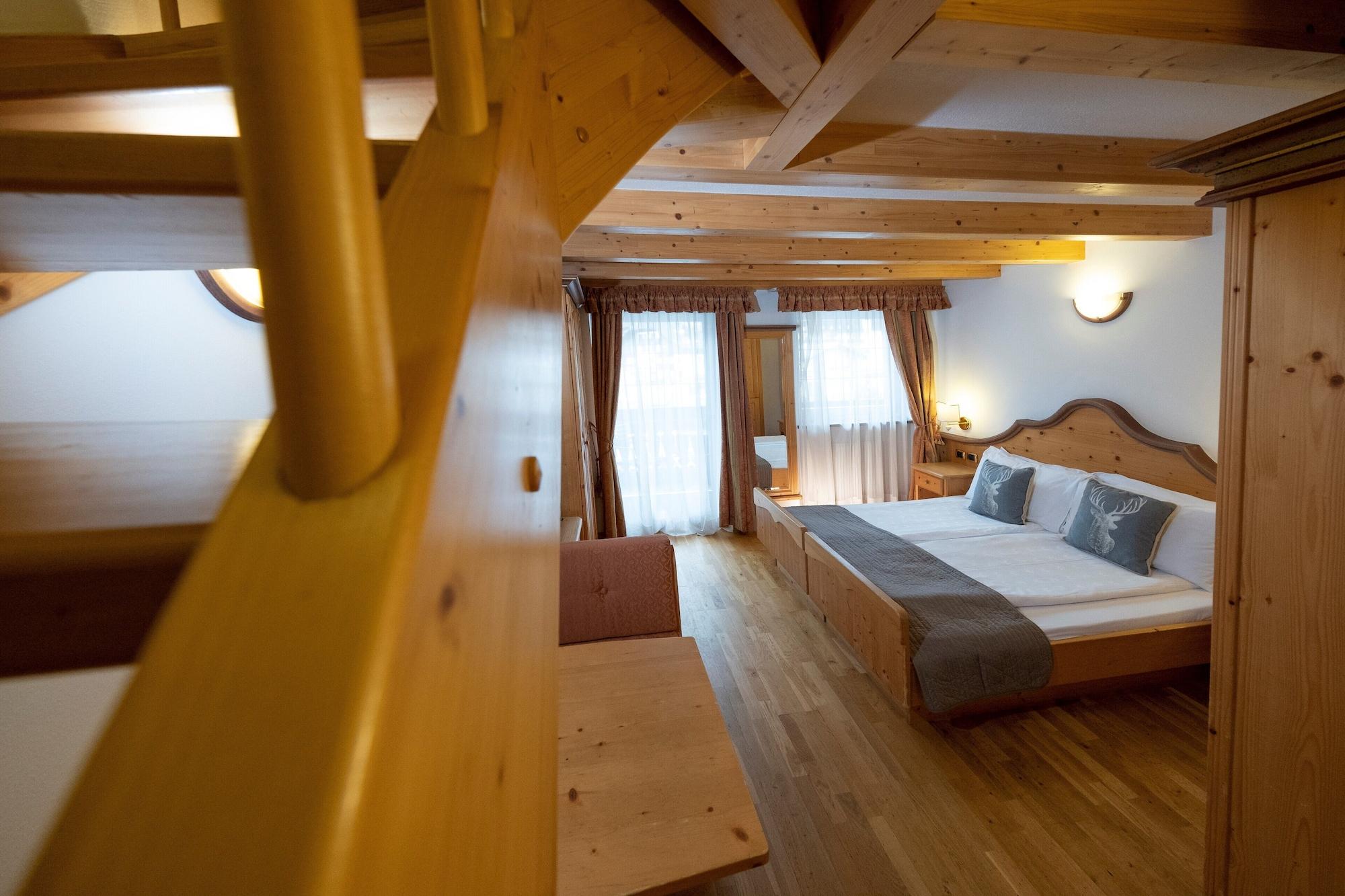 Hotel Soreghes Gran Chalet Кампителло-ди-Фасса Экстерьер фото
