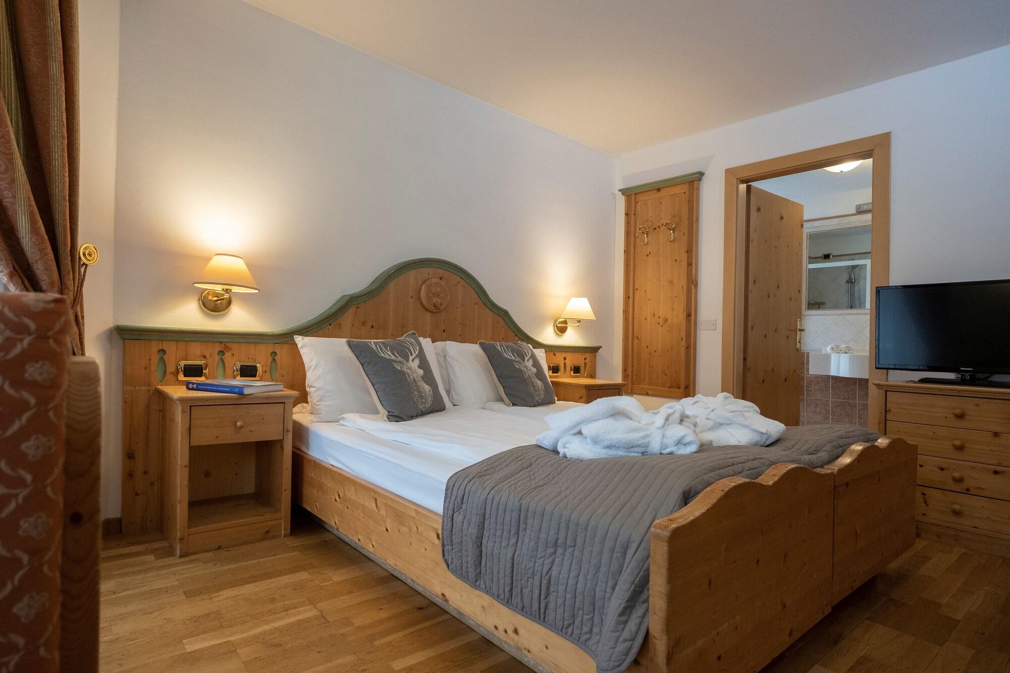 Hotel Soreghes Gran Chalet Кампителло-ди-Фасса Экстерьер фото