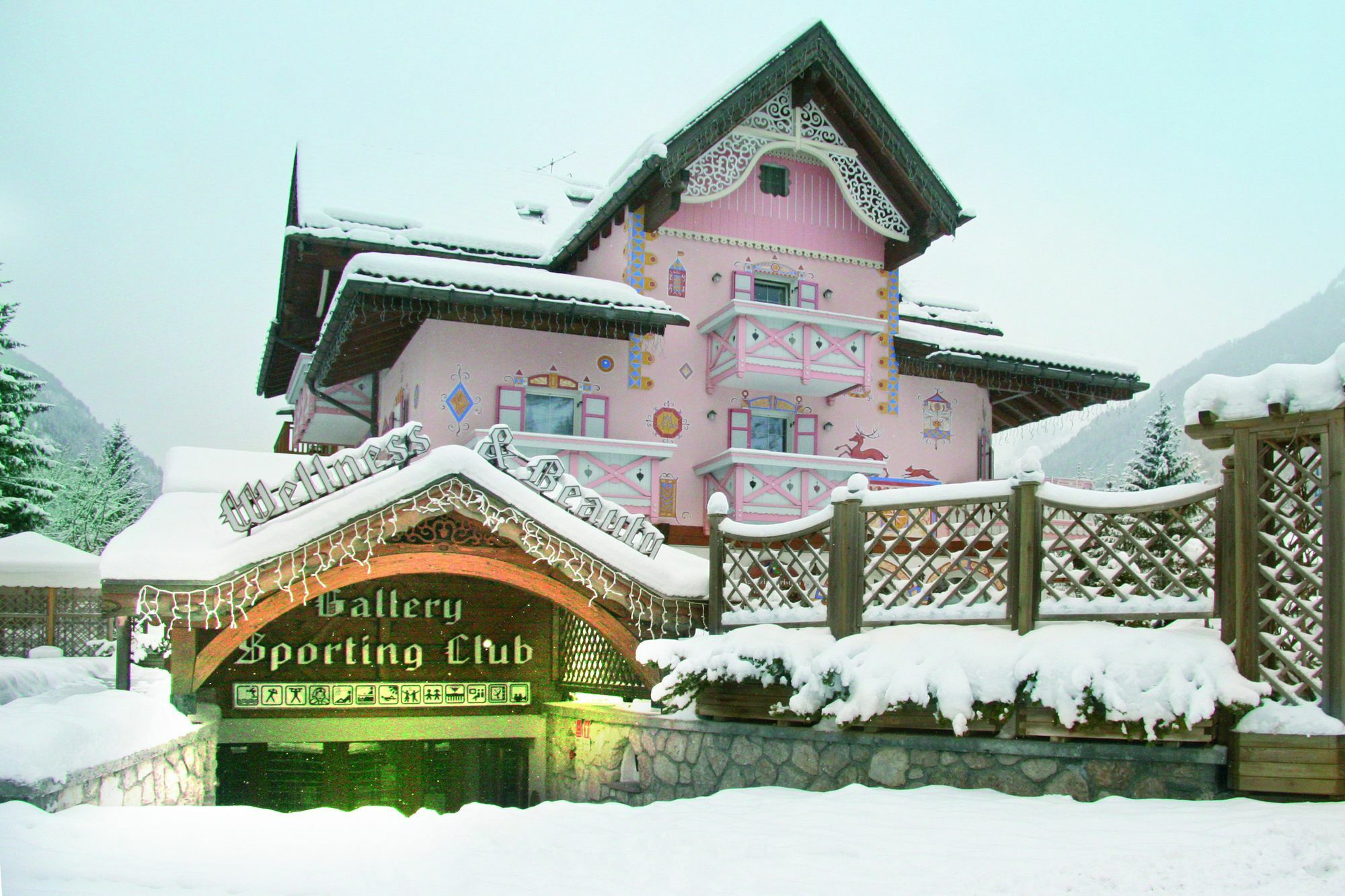 Hotel Soreghes Gran Chalet Кампителло-ди-Фасса Экстерьер фото